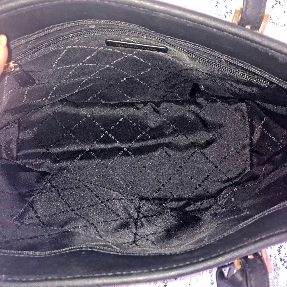 Michael Kors Black Tote Bag , Saffiano leather, zipper, MK fob, inside pockets - Picture 12 of 16